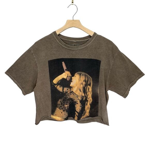 Taylor Swift UO Exclusive Red Taylor's Version Album Crop Graphic Shirt Size M - Picture 1 of 9